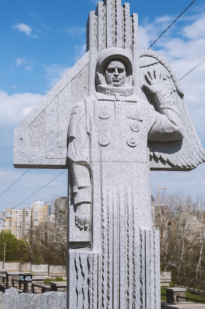 Monumento al cosmonauta ucraino a Kiev