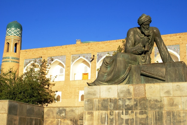 Monumento al grande scienziato del Medioevo Al Khorezmi