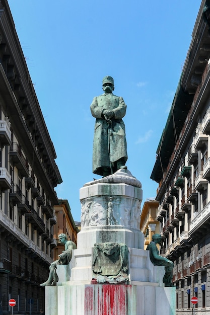 Monumento al re Umberto I che governò l'Italia dal 1878 al 1900 a Napoli Campania Italia