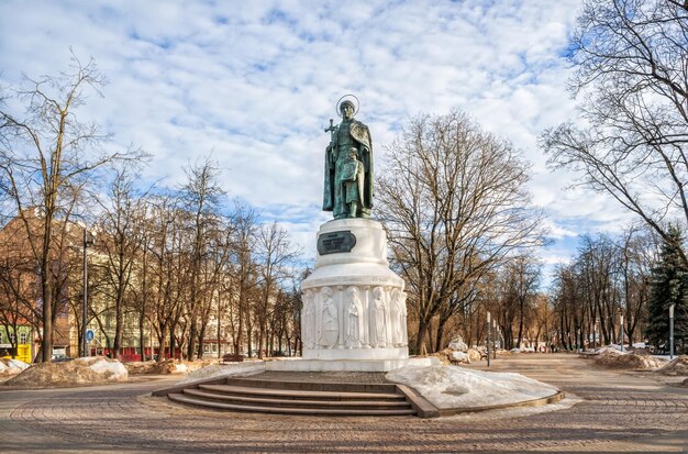 Monumento alla principessa Olga a Pskov