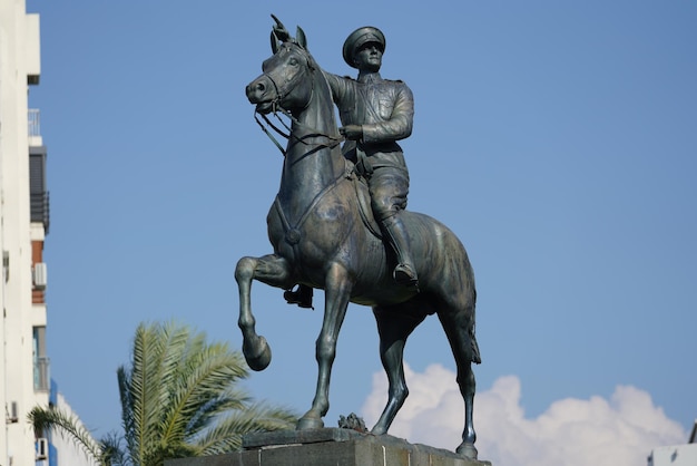 Monumento di Izmir Ataturk in Piazza della Repubblica Izmir Turkiye