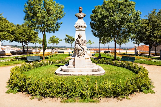 Monumento nel giardino di Evora, Portogallo