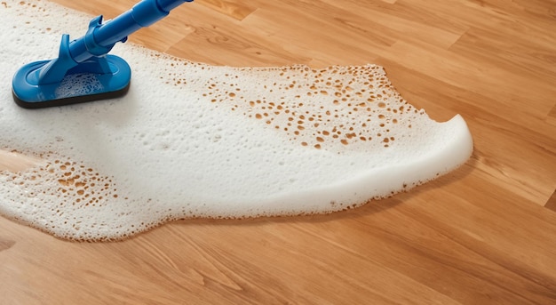 mop cleaner che lava le assi del pavimento