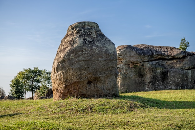 Mor Hin Khao, o Thai Stonehenge nel Parco Nazionale di Phu Laenkha. Punto di vista naturale stupefacente del paesaggio delle rocce situato in Chaiyaphum, Tailandia