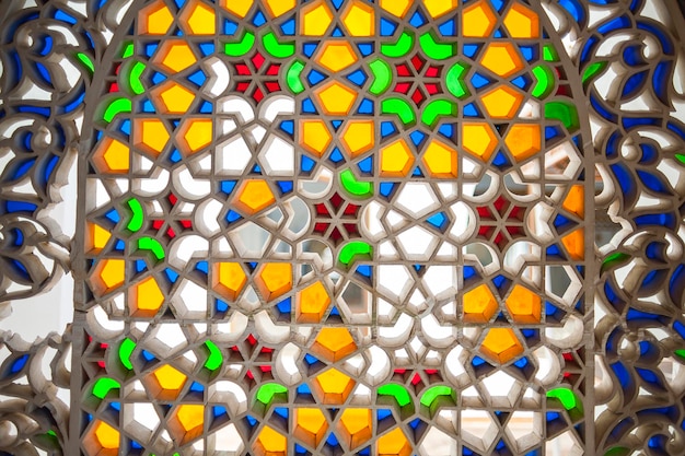 Mosaico in vetro colorato con motivo multicolore arabo