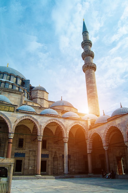 moschea a istanbul turchia monumento architettonico centro dell'islam cami mescit