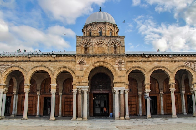 Moschea AlZaytuna vecchia medina Tunisi Tunisia