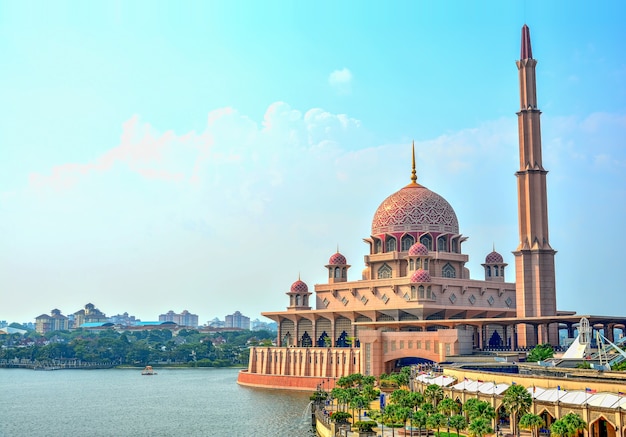 Moschea di Putra a Putrajaya, Malesia