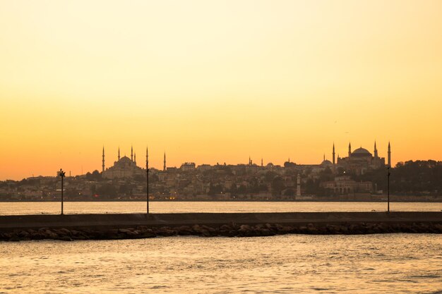 Moschea in stile ottomano a Istanbul