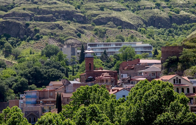 Moschea Juma sullo sfondo di Tbilisi