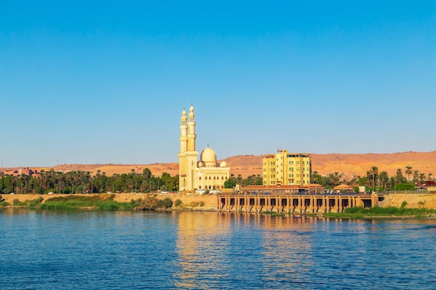 Moschea sul lungomare di Aswan