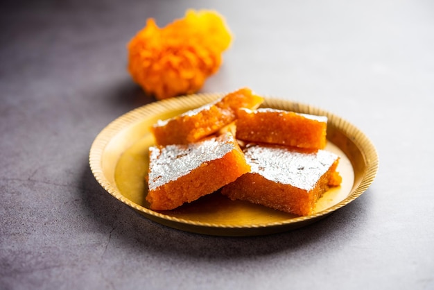 Moti Pak o Motichur barfimotichoor burfi è un dolce indiano popolare per le occasioni speciali di Diwali