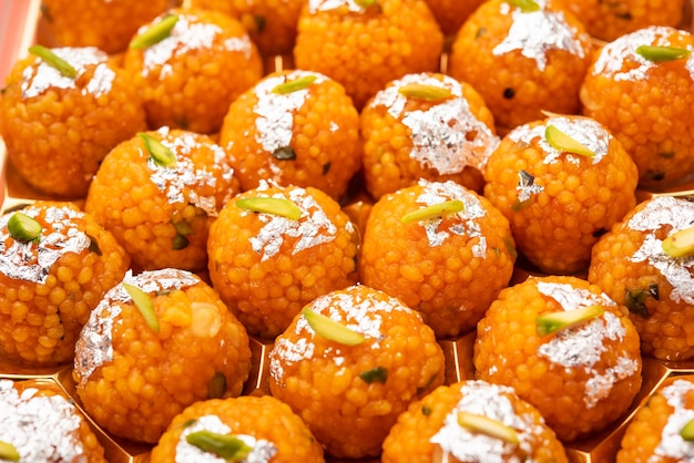 Motichoor indiano dolce laddooÃƒÂ‚Ã‚Â o Bundi laddu fatto di farina di ceci palline molto piccole o boondis che vengono fritte e imbevute di sciroppo di zucchero prima di fare le palline