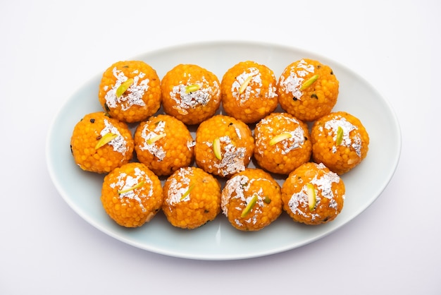 Motichoor indiano dolce laddooÃƒÂ‚Ã‚Â o Bundi laddu fatto di farina di ceci palline molto piccole o boondis che vengono fritte e imbevute di sciroppo di zucchero prima di fare le palline