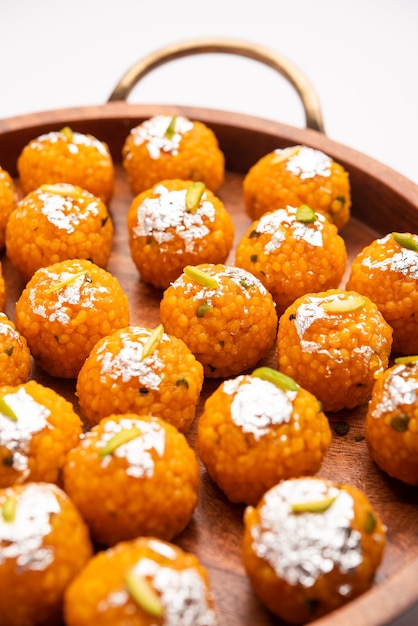 Motichoor indiano dolce laddooÃƒÂ‚Ã‚Â o Bundi laddu fatto di farina di ceci palline molto piccole o boondis che vengono fritte e imbevute di sciroppo di zucchero prima di fare le palline