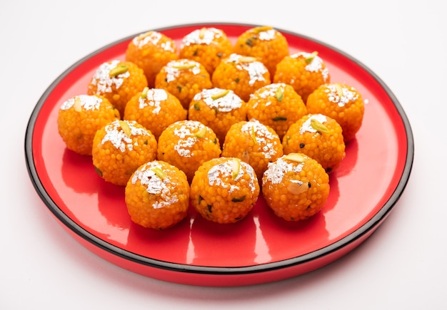 Motichoor indiano dolce laddooÃƒÂ‚Ã‚Â o Bundi laddu fatto di farina di ceci palline molto piccole o boondis che vengono fritte e imbevute di sciroppo di zucchero prima di fare le palline