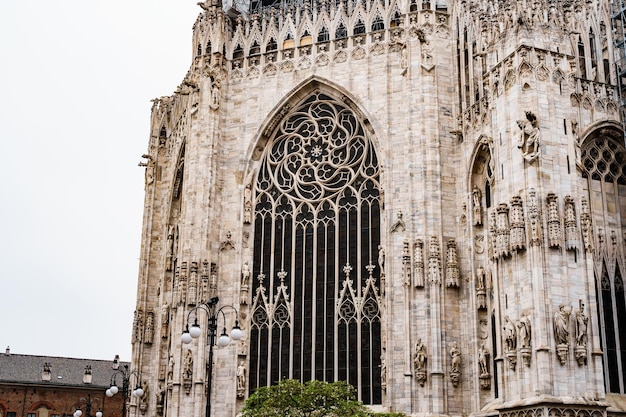 Motivi sulla facciata del duomo milano italia