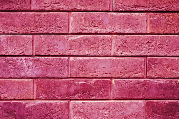 Motivo della superficie decorativa della parete in pietra ardesia rosa come sfondo tonico nel colore di tendenza viva magenta dell'anno 2023