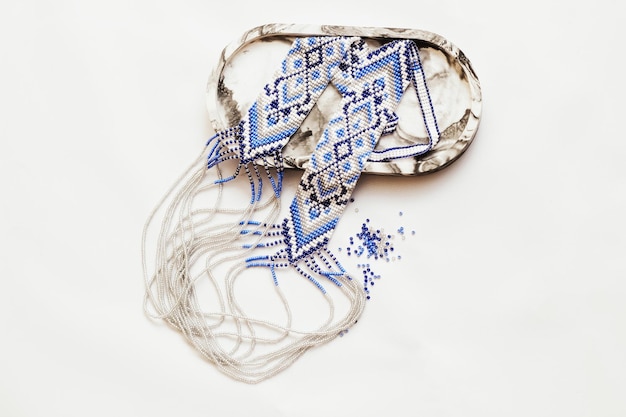 Motivo geometrico sull'ornamento gerdan Amuleto di ornamento in rilievo ucraino