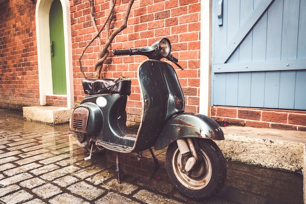 motocicletta vecchia e vintage