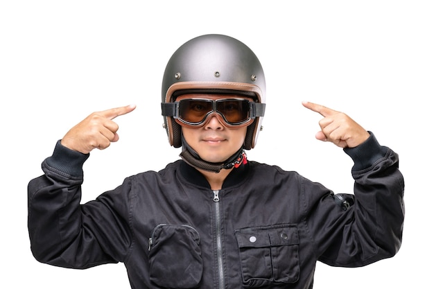 Motociclista o pilota che indossa il casco vintage