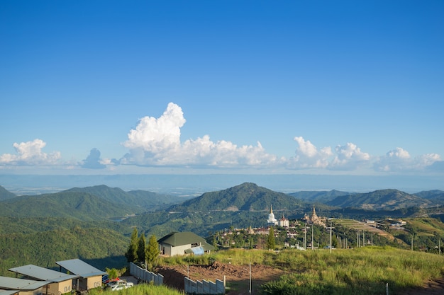 Mountain View di Khao Kho e Wat Pha Sorn Kaew, Tailandia