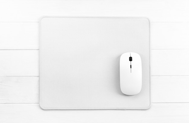 Mouse del computer sul tappetino per il mouse