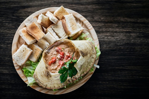 mousse di crema di frutti di mare freschi con toast tapas spuntino