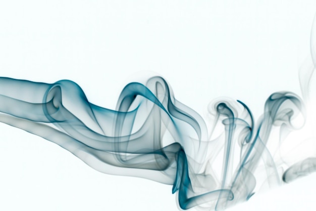 Movimento del fumo Fumo blu astratto su sfondo bianco sfondo blu inchiostro sfondo blu