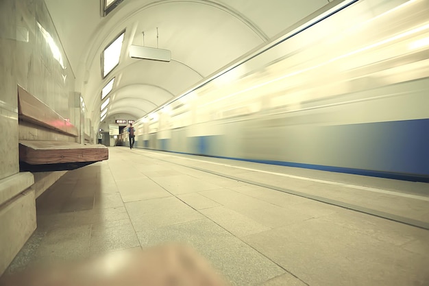 movimento della metropolitana del treno del vagone, fondo astratto di concetto di trasporto senza persone