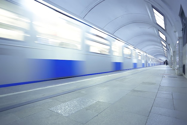 movimento della metropolitana del treno del vagone, fondo astratto di concetto di trasporto senza persone