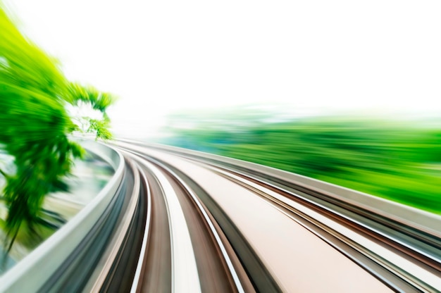 Movimento sfocato del ponte ferroviario