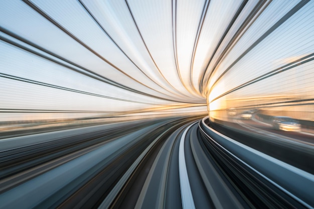 Movimento sfocato del tunnel trasparente