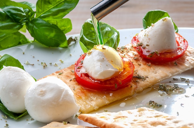 Mozzarella caprese, un'insalata per una dieta mediterranea