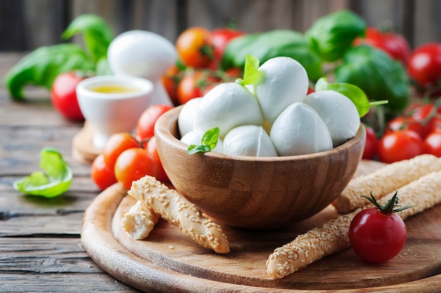 Mozzarella italiana con pomodoro e basilico