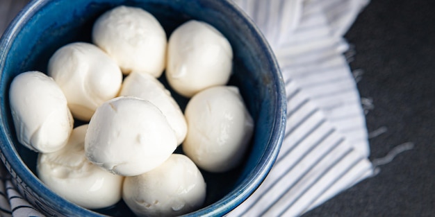 Mozzarella mini fresco dietetico pasto sano dieta alimentare natura morta spuntino sul tavolo copia spazio cibo