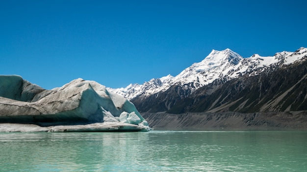 Mt Cook visto dal lago Tasman, Nuova Zelanda