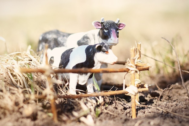 Mucca giocattolo con vitello