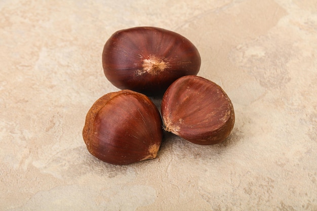 Mucchio di castagne dolci naturali biologiche