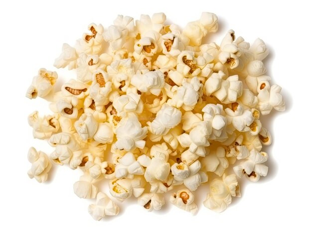 Mucchio di deliziosi popcorn isolati su sfondo bianco