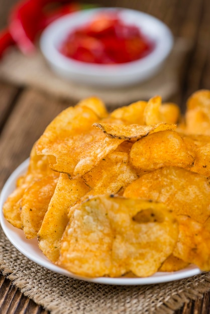 Mucchio di fuoco selettivo delle patatine fritte del peperoncino