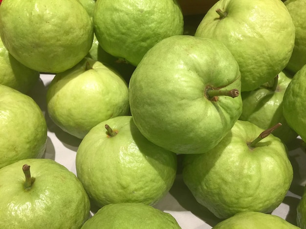 Mucchio di Guavas freschi