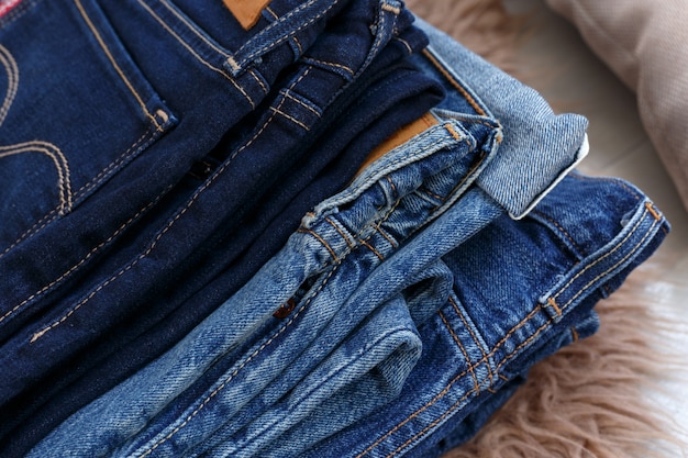 Mucchio di jeans