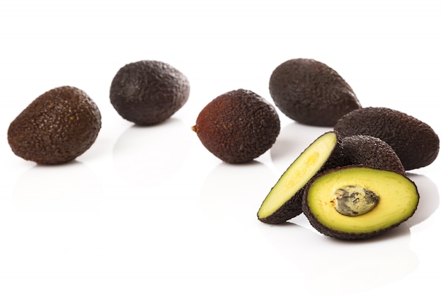 Mucchio di piccoli avocado