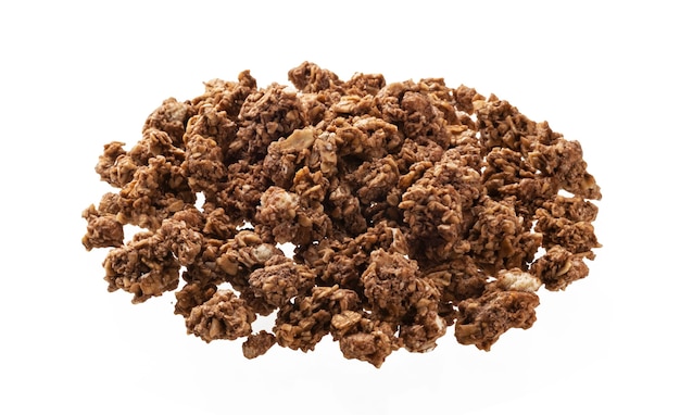 Muesli al cioccolato, muesli croccante isolato su sfondo bianco