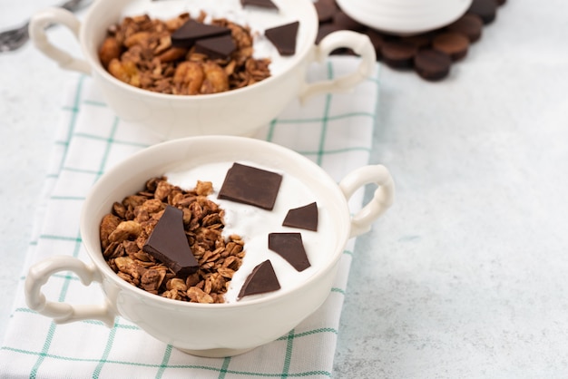 Muesli, farina d'avena con cibo al cioccolato