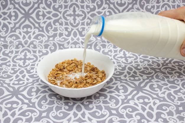 Muesli, farina d'avena per colazione.