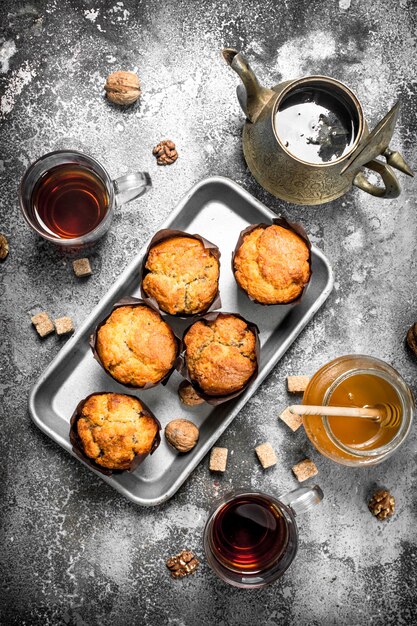 Muffin al miele con tè profumato