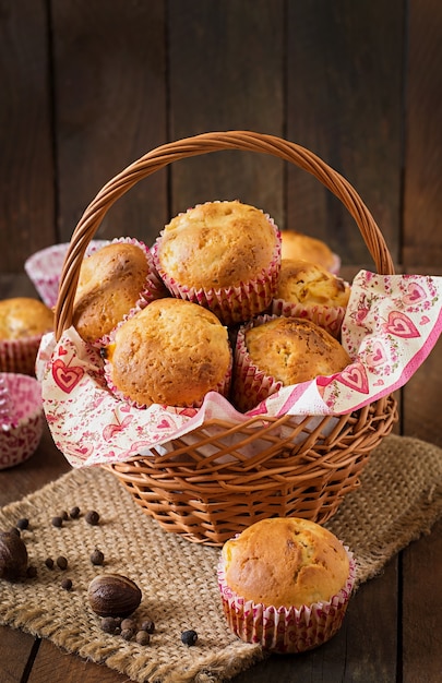 Muffin alla frutta con noce moscata e pimento