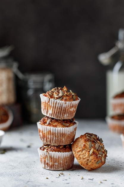 Muffin alle mele con farina integrale con semi di zucca